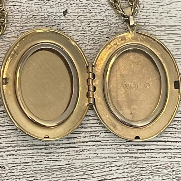 Vintage VTG Avon Floral Faux Pearl Locket Pendant Necklace 22” Long - Picture 11 of 13